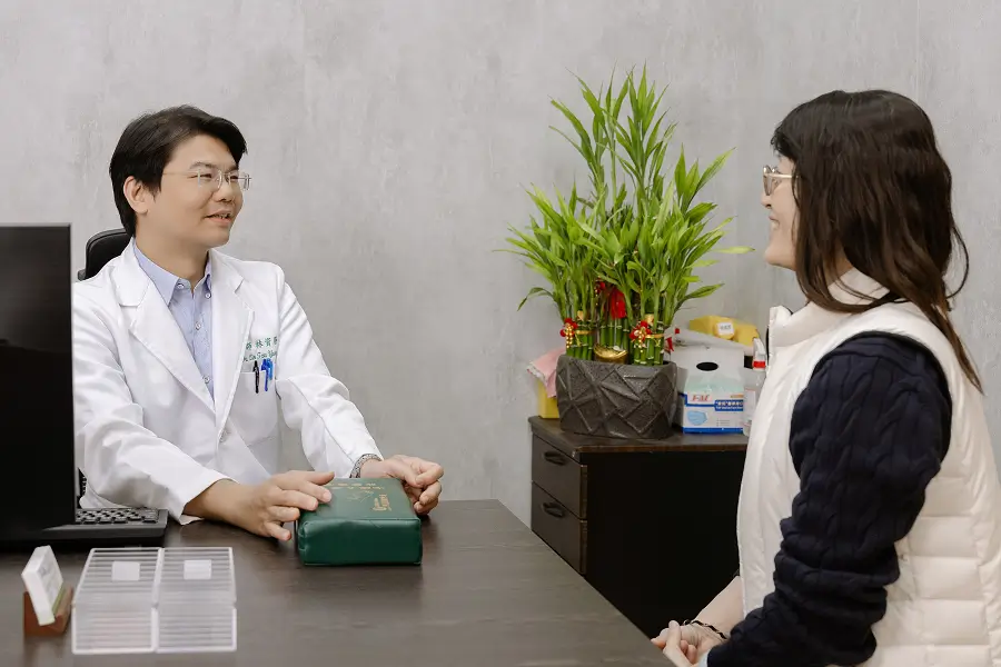 仁武中醫診所 三禾中醫-問診把脈